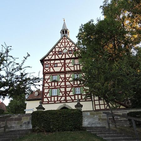 Turmstueble Im Torhaus Von 1545 Burgbernheim Exterior foto