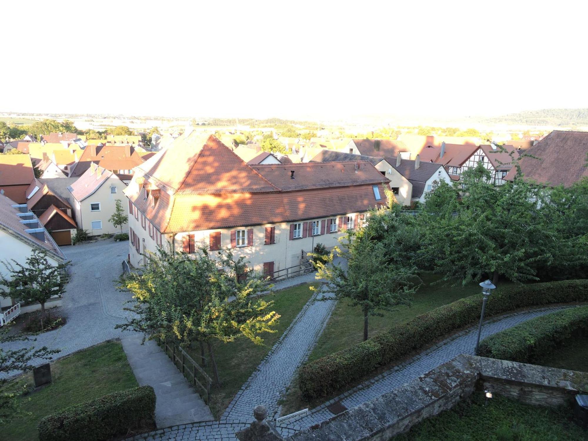 Turmstueble Im Torhaus Von 1545 Burgbernheim Exterior foto